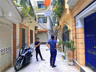 Chính chủ bán nhà phố giang văn minh, ô tô đỗ cổng, sát phố, nhà xây tâm huyết cực đẹp, ngõ thông
