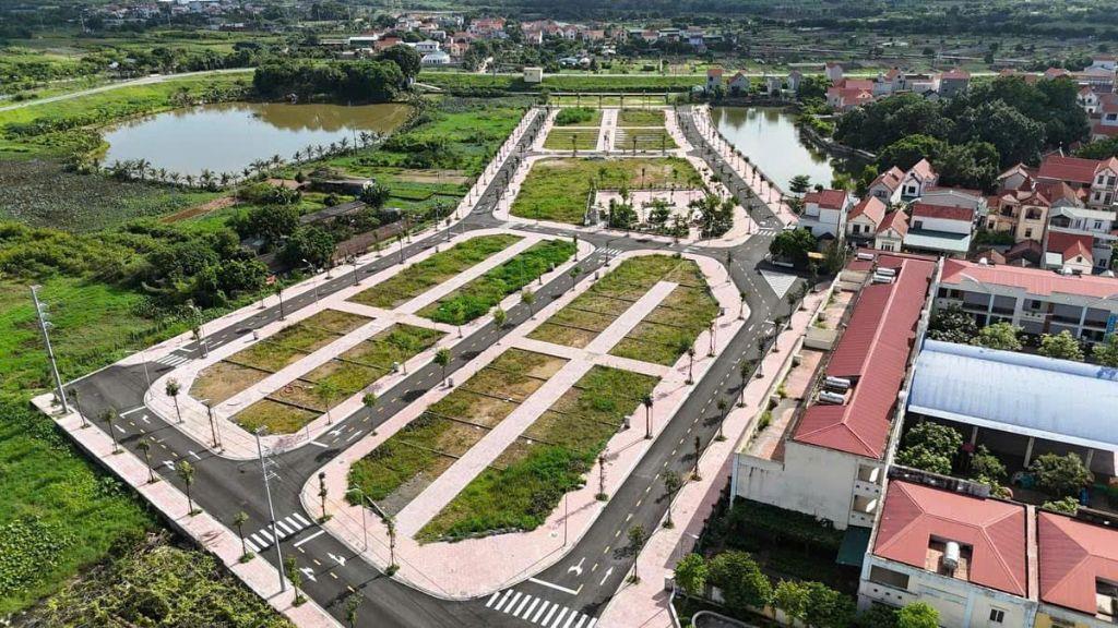 - Chính chủ bán lô đất góc đấu giá Tiền Yên LK1 – 5 đường to 15m, giá rẻ vị trí đẹp đắc địa