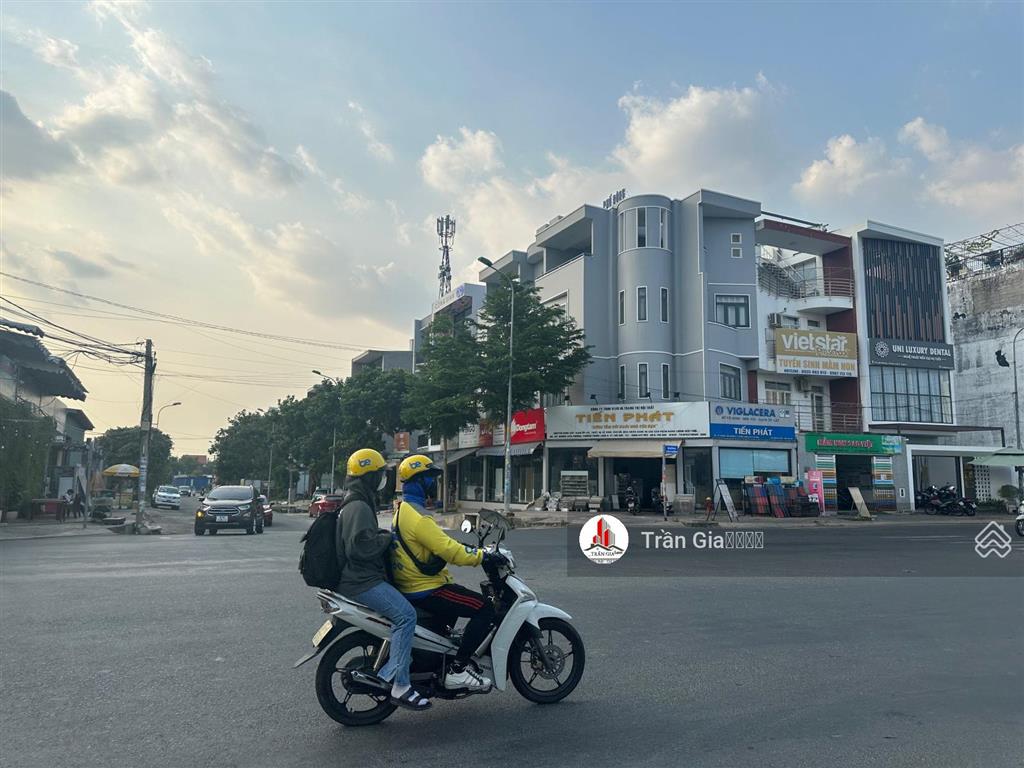 Bán nhà 4 tầng mặt tiền kinh doanh đường liên phường 6x20m=120m2 công nhận đủ. giá 19 tỷ