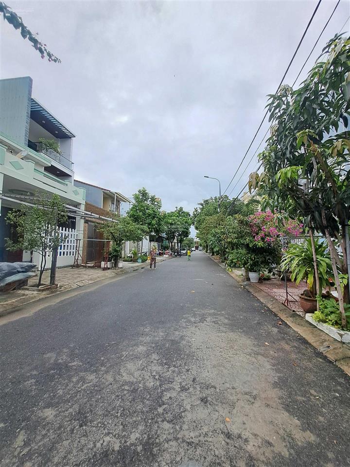 Bán lô đất biển dt 90m2 đường 5m5 gần biển mân thái
