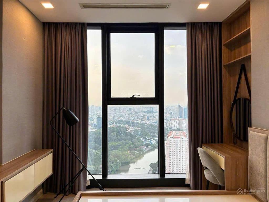 Chủ cần tiền bán gấp 3pn căn góc lux631.07 111m có sổ hồng đầy đủ nội thất bán nhanh 27tỷ bao thuế