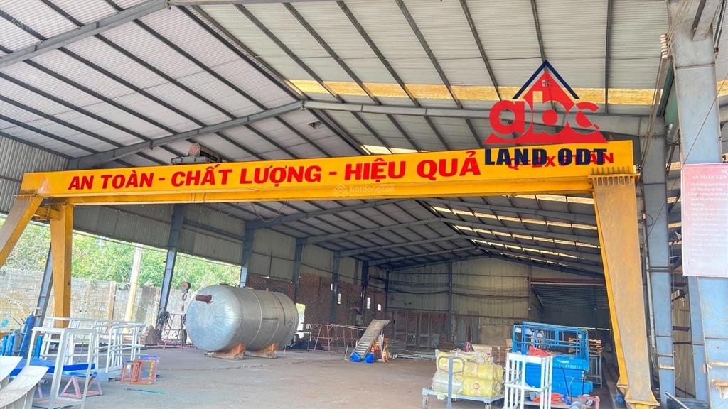 Bán gấp nhà xưởng. kết cấu kiên cố. sẵn trạm điện công suất lớn. có dòng tiền thu nhập cao