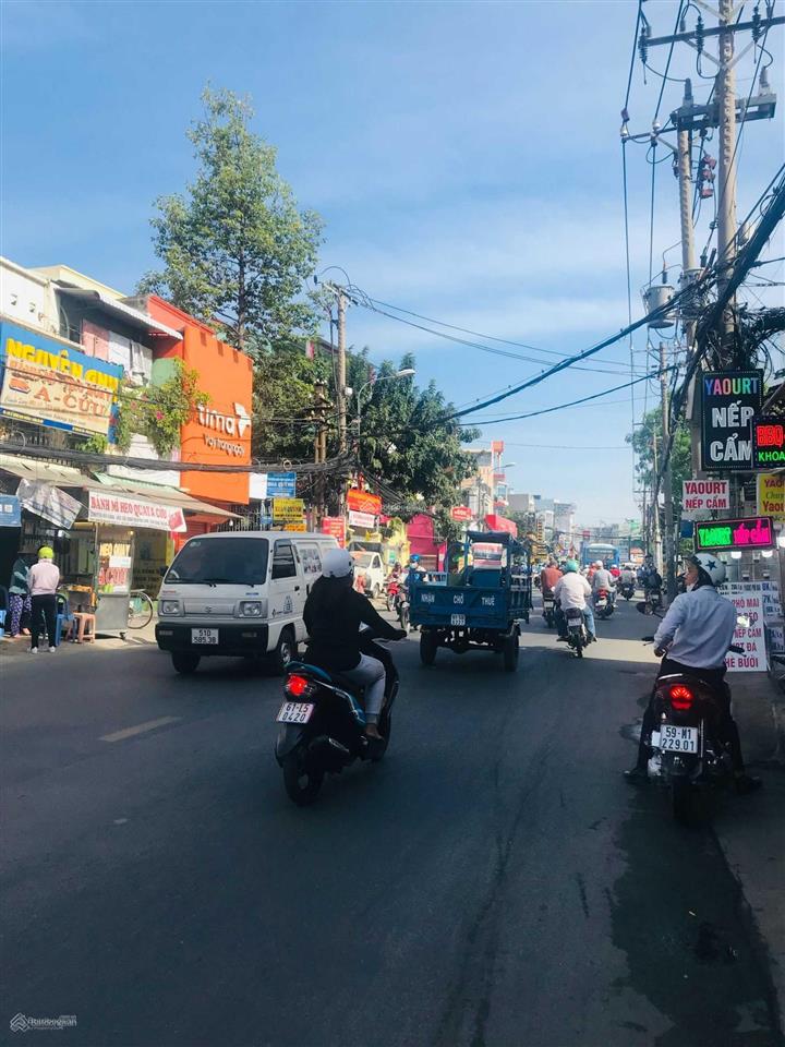 Bán gấp nhà mặt tiền lê quang định, dt 6x17m, 5 tầng, 15 tỷ tl, cho thuê 50 triệu/th. 0901 580 ***