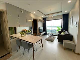 Cho thuê căn hộ 2 phòng ngủ, view sông, tầng cao, nội thất đẹp  0935 112 ***