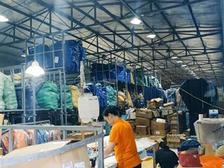 Cho thuê kho đại lộ thăng long dt 900m2, mặt tiền 15 m, xe kong đỗ cửa, xuất vat , có bảo vệ 24/24