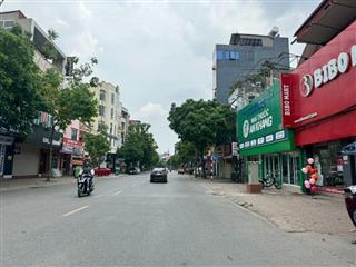 Cần bán gấp căn nhà 3 tầng, DT 81m2 tại mặt phố Ngô Xuân Quảng, kinh doanh cực tốt