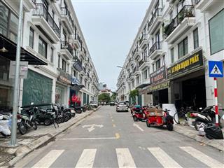 Bán căn Shophouse Sông Hồng tại TT Trâu Quỳ, DT 81m2, nằm ngay cạnh chung cư Blue Star.