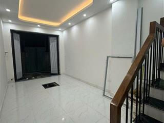 Bán nhà 4,5 tầng, DT 34,5m2 tại ngõ 42 Ô Cách, nhà hoàn thiện đẹp, gần đường ô tô tránh.