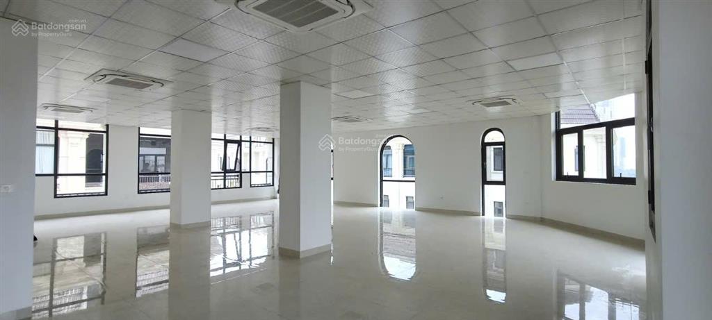 Cho thuê sàn văn phòng căn góc siêu đẹp kv ngã tư vạn phúc, tố hữu hà đông. dt 200m2. giá 27 triệu