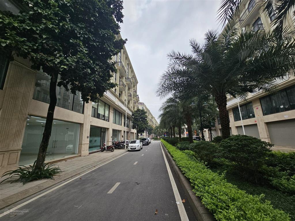 Cho thuê sàn văn phòng căn góc siêu đẹp kv ngã tư vạn phúc, tố hữu hà đông. dt 200m2. giá 27 triệu