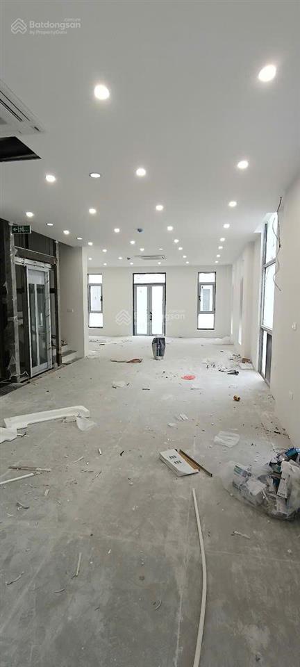 Cho thuê sàn văn phòng rẻ nhất tại dự án himlam vạn phúc . dt 91m2 x 2 sàn =182m2 . giá 20 triệu