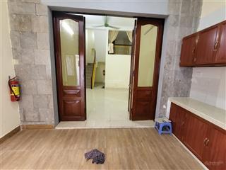 Cho thuê nhà trong ngõ 267 hồ tùng mậu, 40m2, 3 tầng, tiện kinh doanh, ô tô con đỗ cửa