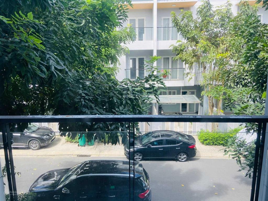 Nhà mega village 80m2 có nội thất đường 20m, 4pn 3wc, sổ hồng, hướng đón gió, 0908 119 ***