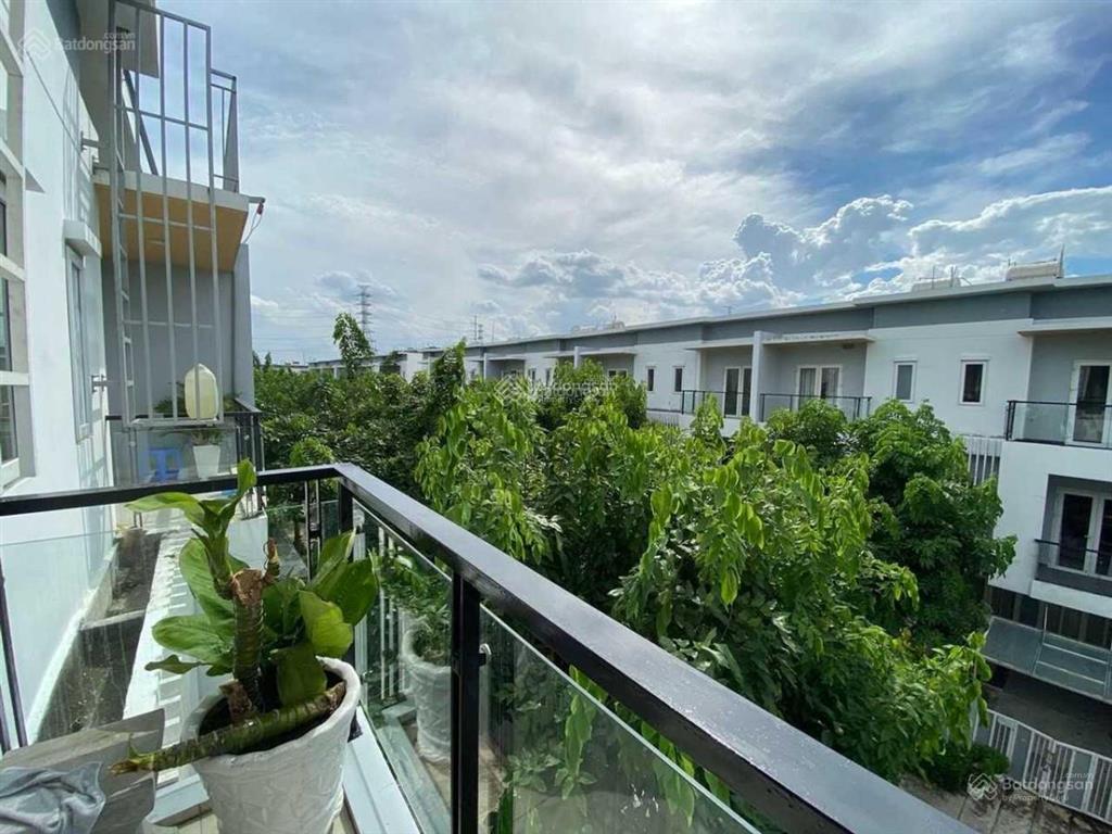 Nhà đẹp 5x19m2, 1 trệt 2 lầu, sổ hồng, nhìn hồ bơi  hướng mát  an ninh 0908 119 ***