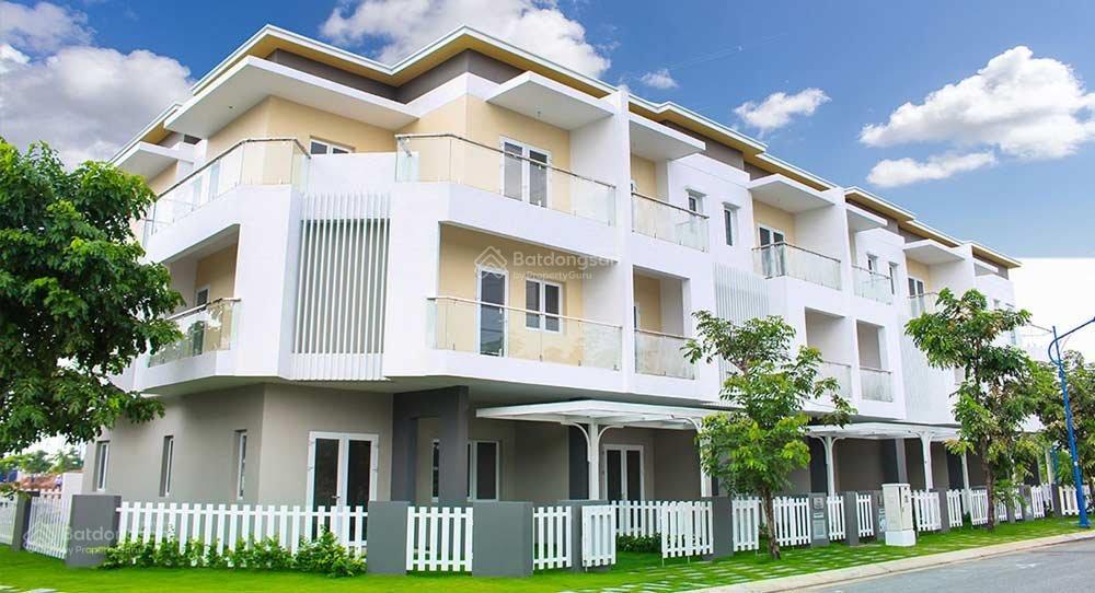 Nhà đẹp 5x19m2, 1 trệt 2 lầu, sổ hồng, nhìn hồ bơi  hướng mát  an ninh 0908 119 ***
