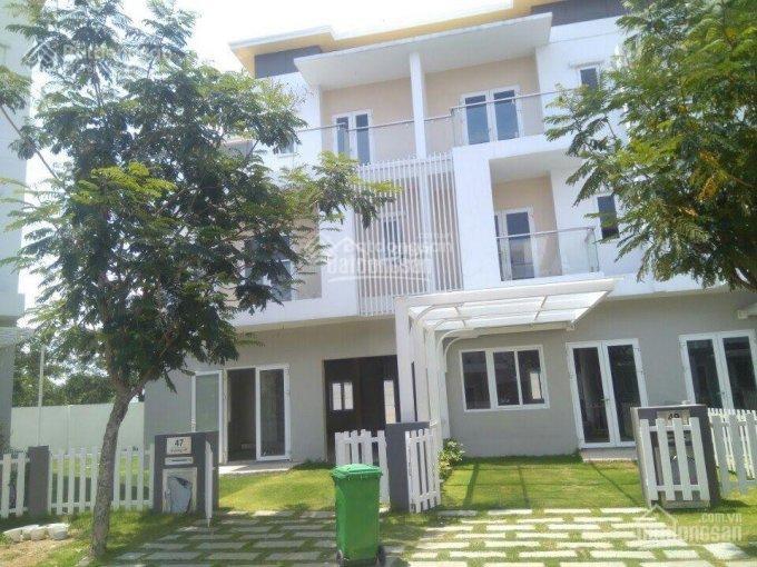 Nhà đẹp 5x19m2, 1 trệt 2 lầu, sổ hồng, nhìn hồ bơi  hướng mát  an ninh 0908 119 ***
