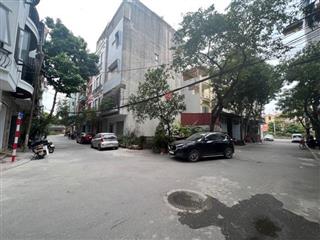Bán mảnh đất phân lô tặng nhà cấp 4 đường ô tô tránh có vỉa hè tại phố Chu Huy Mân, Phúc Đồng 