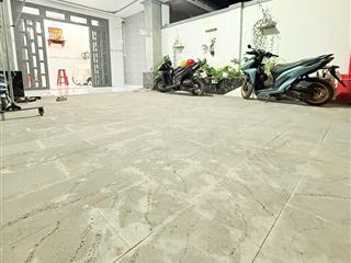 Bán nhà 3tỷ6 171m2 cấp 4 còn rất mới hướng đông tứ trạch, sổ riêng có sân xe tải, sân sau