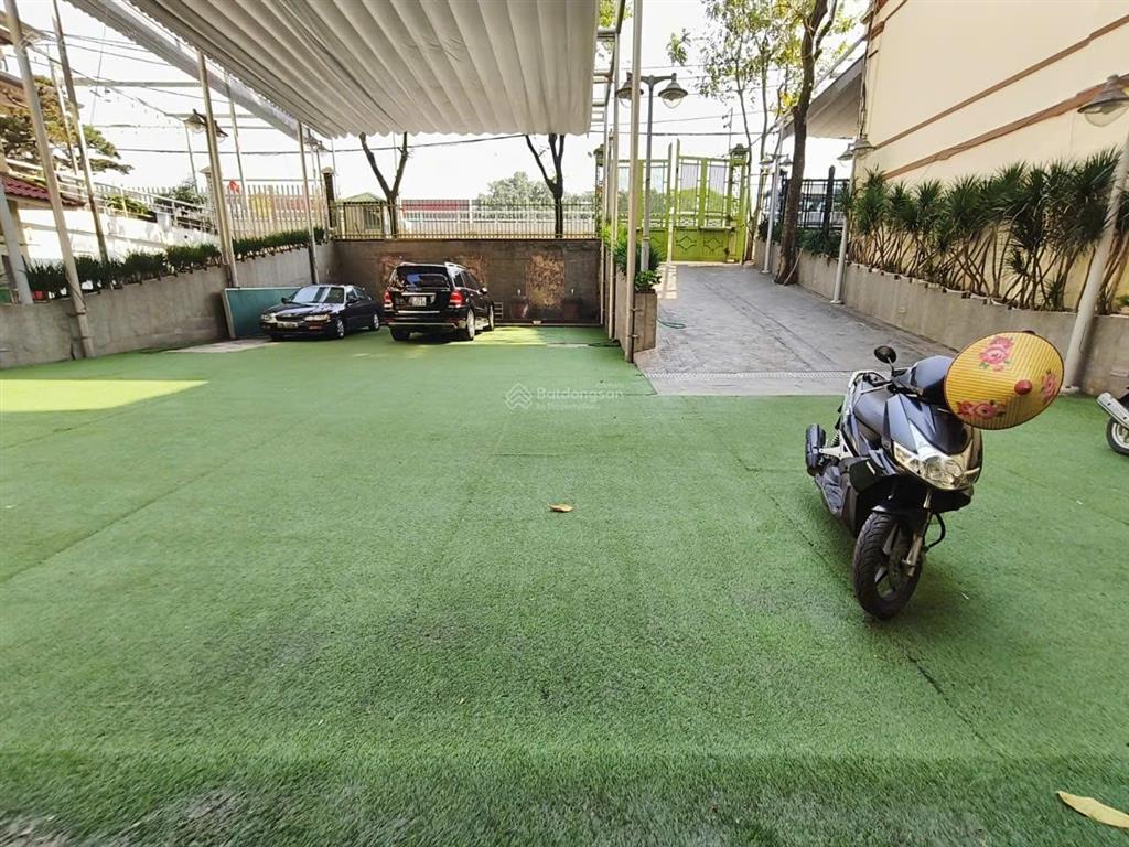 Cho thuê biệt thự 5 tầng mặt phố âu cơ, tây hồ, phù hợp làm trường học, văn phòng công ty