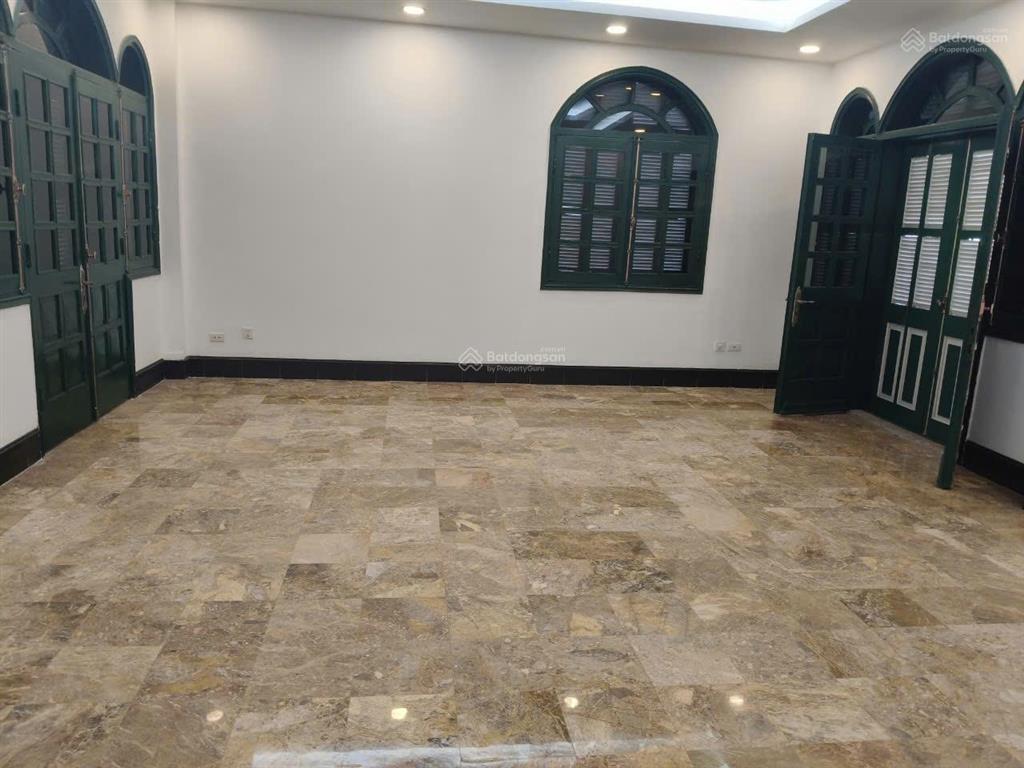 Cho thuê biệt thự 5 tầng mặt phố âu cơ, tây hồ, phù hợp làm trường học, văn phòng công ty