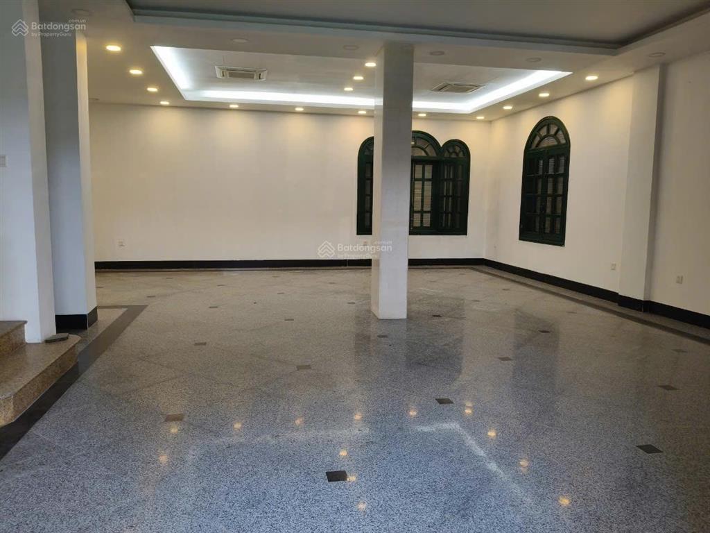 Cho thuê biệt thự 5 tầng mặt phố âu cơ, tây hồ, phù hợp làm trường học, văn phòng công ty