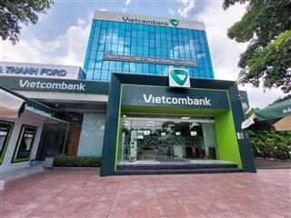 Tòa nhà vietcombank 5000m2 6 tầng 1 hầm thang máy vỉa hè vị trí đẹp nhất phố gần đh công nghiệp hn