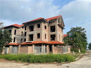 Bán ngay biệt thự Vinaconex2 KĐT Quang Minh, đã xây thô, DT 363m2 view sông, giá 3x tr/m2