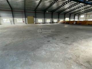 Cho thuê tổng dt 11.000m2 (kho 7.000m2, vp 500m2, sân 2000m2)  trong kcn