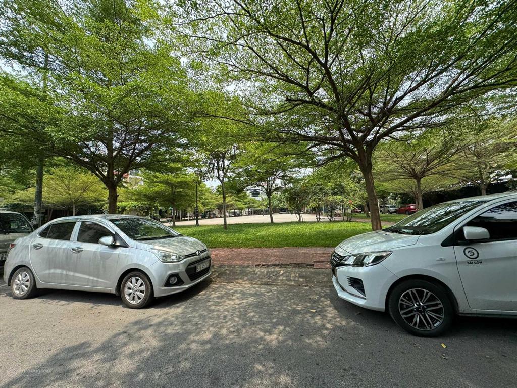 Bán biệt thự 300m2 view công viên bình lợi giá chỉ 33 tỷ thương lượng