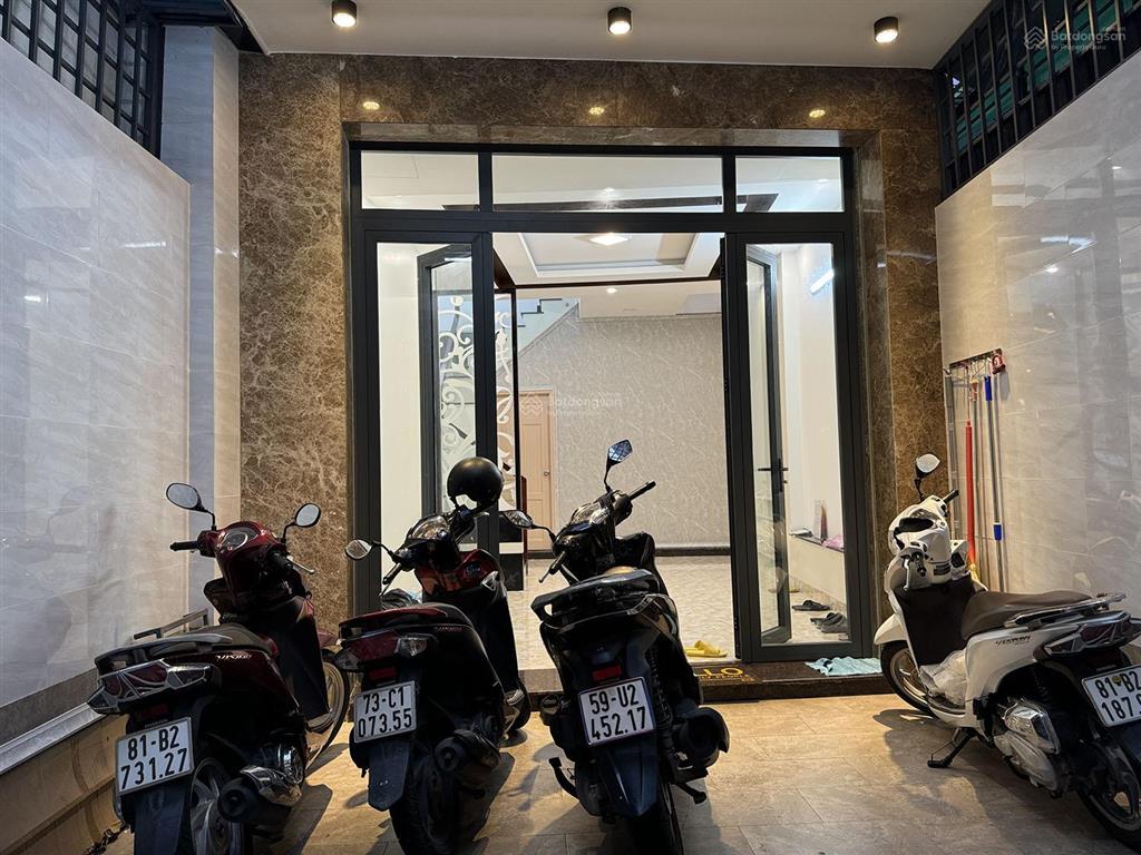 3 lầu (3,8x14=53,2m công nhận đủ) có 6phòng dịch vụ vip thu nhập 40 tr/th cầm bá thước cạnh pxlong