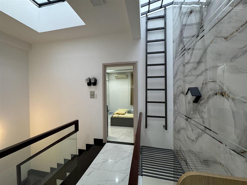 3 lầu (3,8x14=53,2m công nhận đủ) có 6phòng dịch vụ vip thu nhập 40 tr/th cầm bá thước cạnh pxlong