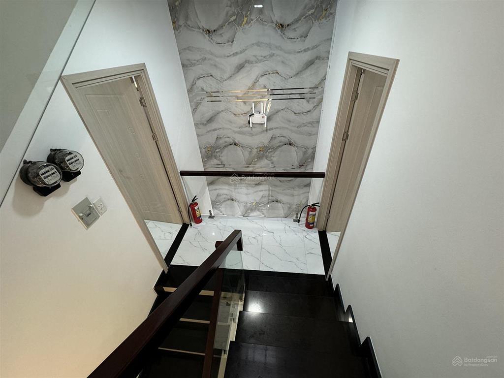 3 lầu (3,8x14=53,2m công nhận đủ) có 6phòng dịch vụ vip thu nhập 40 tr/th cầm bá thước cạnh pxlong