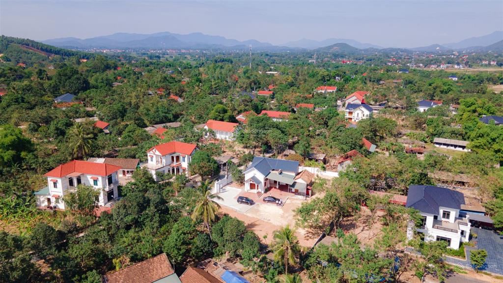 Bán đất 1747,3 m2 mặt tiền gần 43m  nở hậu vuông như bánh chưng. tặng kèm biệt thự mới xây