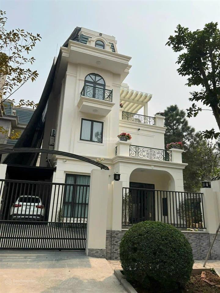 Chính chủ tôi bán căn bt song lập dự án phoenix đan phượng dt 200m2 mt 10m đường 13m giá 82tr/m2