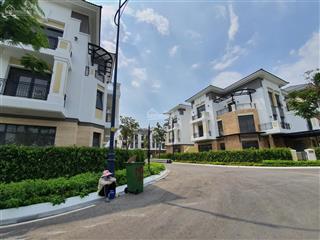 Bán nhà mặt tiền 20m verosa park, dt đất 8x18m, 3 tầng, tây nam, giá 18,5 tỷ gọi ngay 0938 241 ***