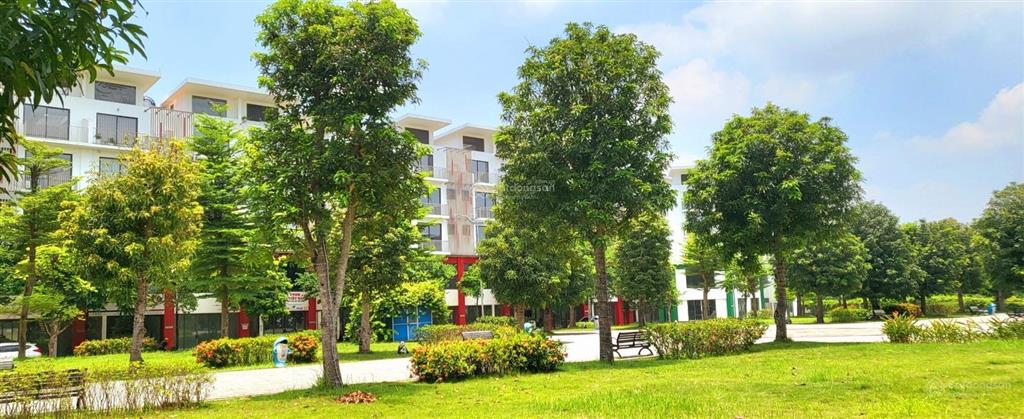 Bán cắt lỗ gấp nhà phố khai sơn 90m2, hướng đông nam, view hồ 15ha. giá 25 tỷ.  0989 386 ***