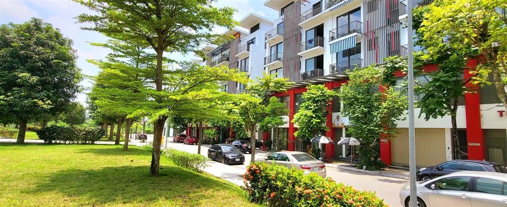 Bán cắt lỗ gấp nhà phố khai sơn 90m2, hướng đông nam, view hồ 15ha. giá 25 tỷ.  0989 386 ***