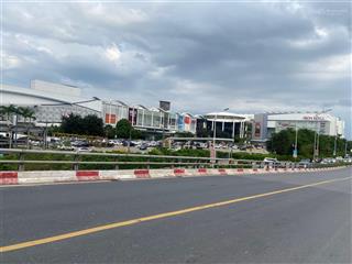 Bán căn nhà 5 tầng ngay aeon mall long biên