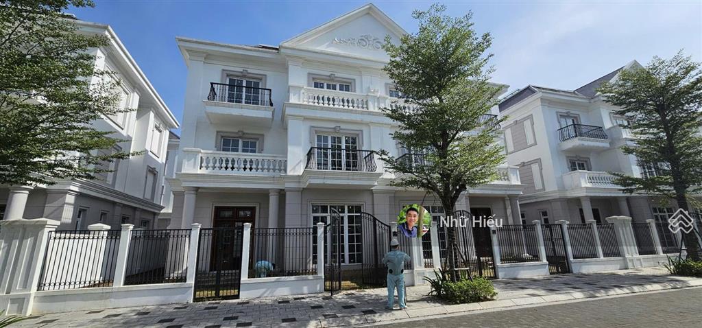 Biệt thự eurowindow gia lâm view bể bơi trung tâm căn hiếm, sổ đỏ chính chủ, 192,5m²,  0936 668 ***