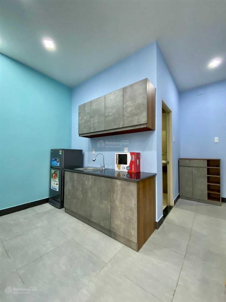 Căn hộ 1 phòng ngủ riêng, 45m2, ban công lớn, gần đại học kinh tế, huflit, mặt tiền đường 3/2