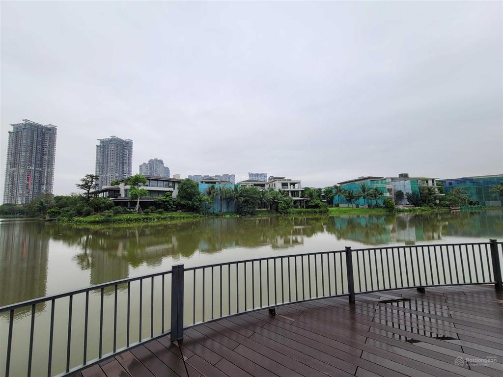 Chủ nhà nhờ em bán căn biệt thự đảo ecopark gần 500m2. anh chị quan tâm  hải 0704 725 ***