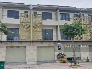 Duy nhất 1 căn shophouse kinh doanh 3 tầng  đối diện khu biệt thự, trục thông khu công nghiệp vsip