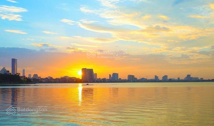 Cần bán nhà mặt phố thụy khuê, tây hồ. dt sổ 50m2 x mt 4,5m. kd tốt, vị trí đẹp. đường ôtô 2 chiều