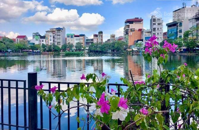 Bán nhà mặt hồ đầm tròn phố đội cấn, ba đình. dt 100m2 x 3t mt 4,5m. view trục chính hồ, kd sầm uất