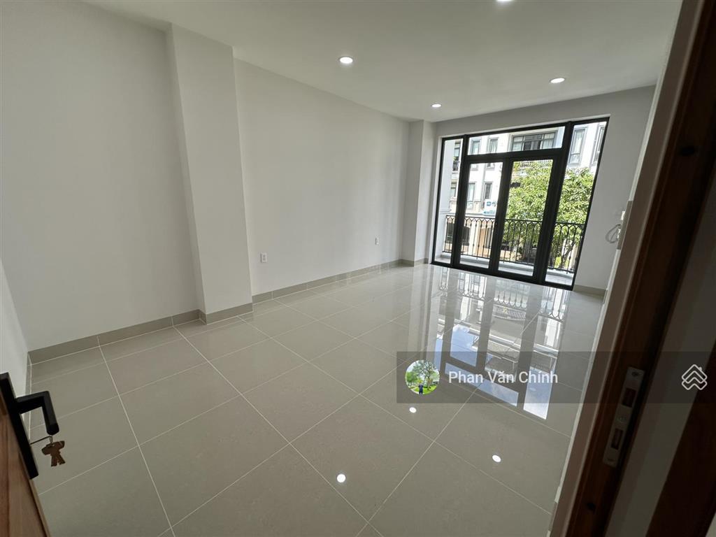 Cho thuê nguyên tầng trệt (5x23m), nhà kđt vạn phúc, hoàn thiện nội thất giá 10tr/th tl