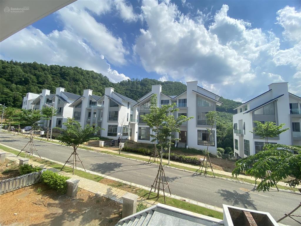 Bán căn đơn lập 586m2 xanh villas. mặt tiền 20m. vuông vắn, view rất đẹp. chủ nhà thiện chí bán.