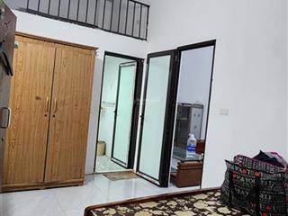 Cho thuê căn hộ khép kín 1 khách 1 ngủ có gác xép tại ngõ 68 cầu giấy 5tr/th