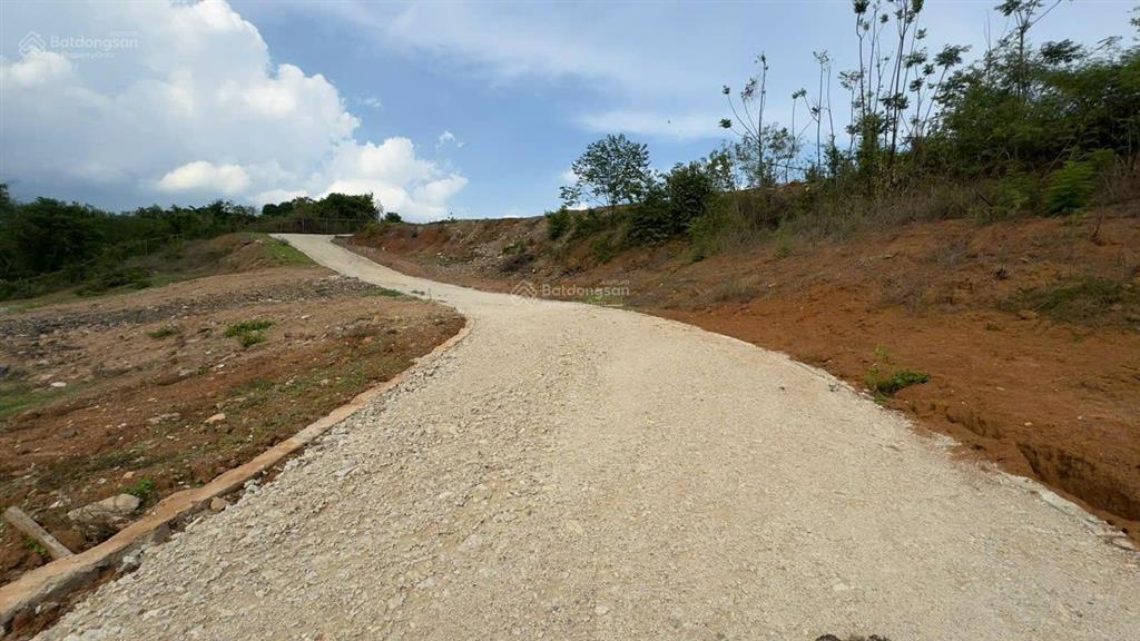 Cần bán 1,2 ha đất thực tế sử dụng 1,5 ha. có 600m2 thổ cư mặt đường 8m gần khu cn cao hắc dịch