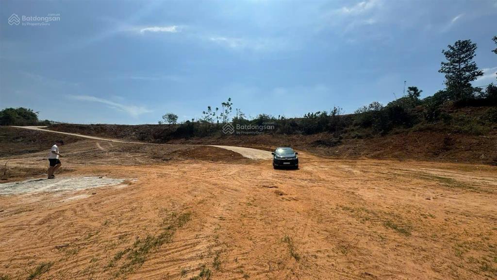 Cần bán 1,2 ha đất thực tế sử dụng 1,5 ha. có 600m2 thổ cư mặt đường 8m gần khu cn cao hắc dịch