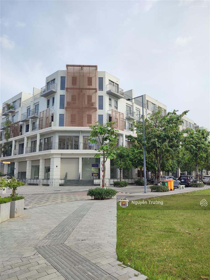 Cơ hội đầu tư vàng! bán nhà đã hoàn thiện, mặt phố đi bộ trục chính, sổ đỏ lâu dài, giá tốt